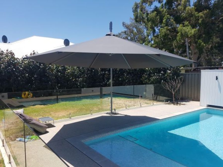 Mt Hawthorne Cantilevered umbrella
